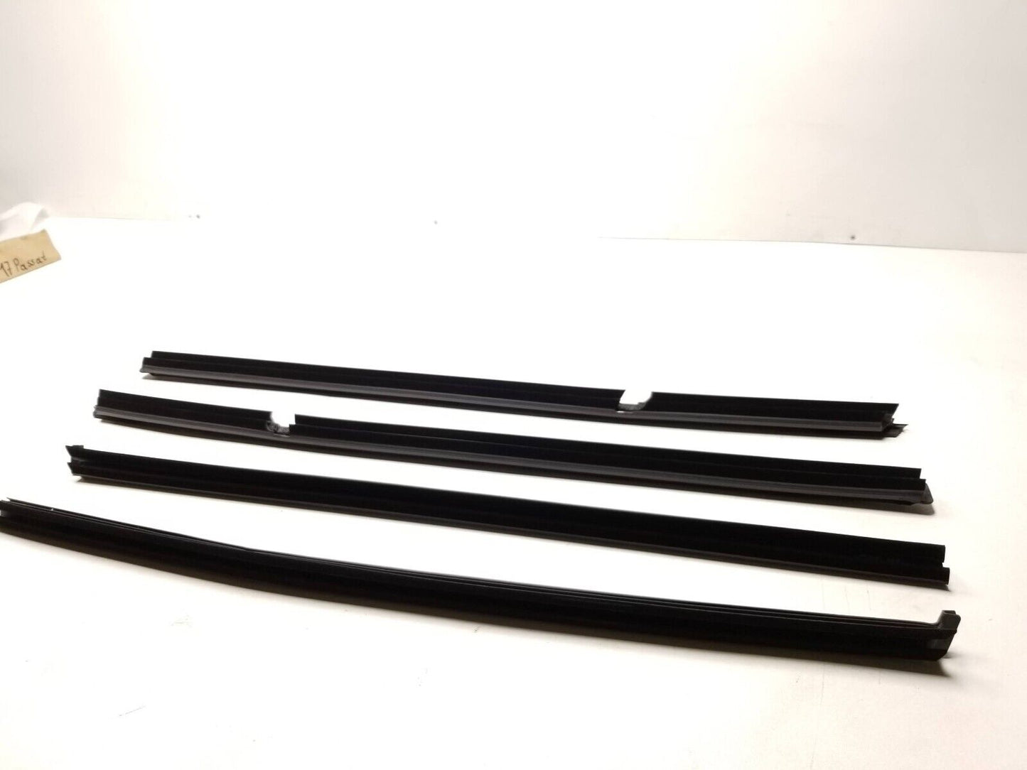 18 19 20 21 Chevrolet Equinox Door Window Weatherstrip Slot Seal 4pcs OEM