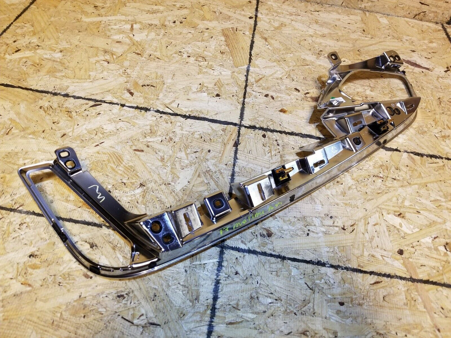 16 17 18 19 Chevrolet Malibu Front Dash Trim Bezel Silver OEM 3k