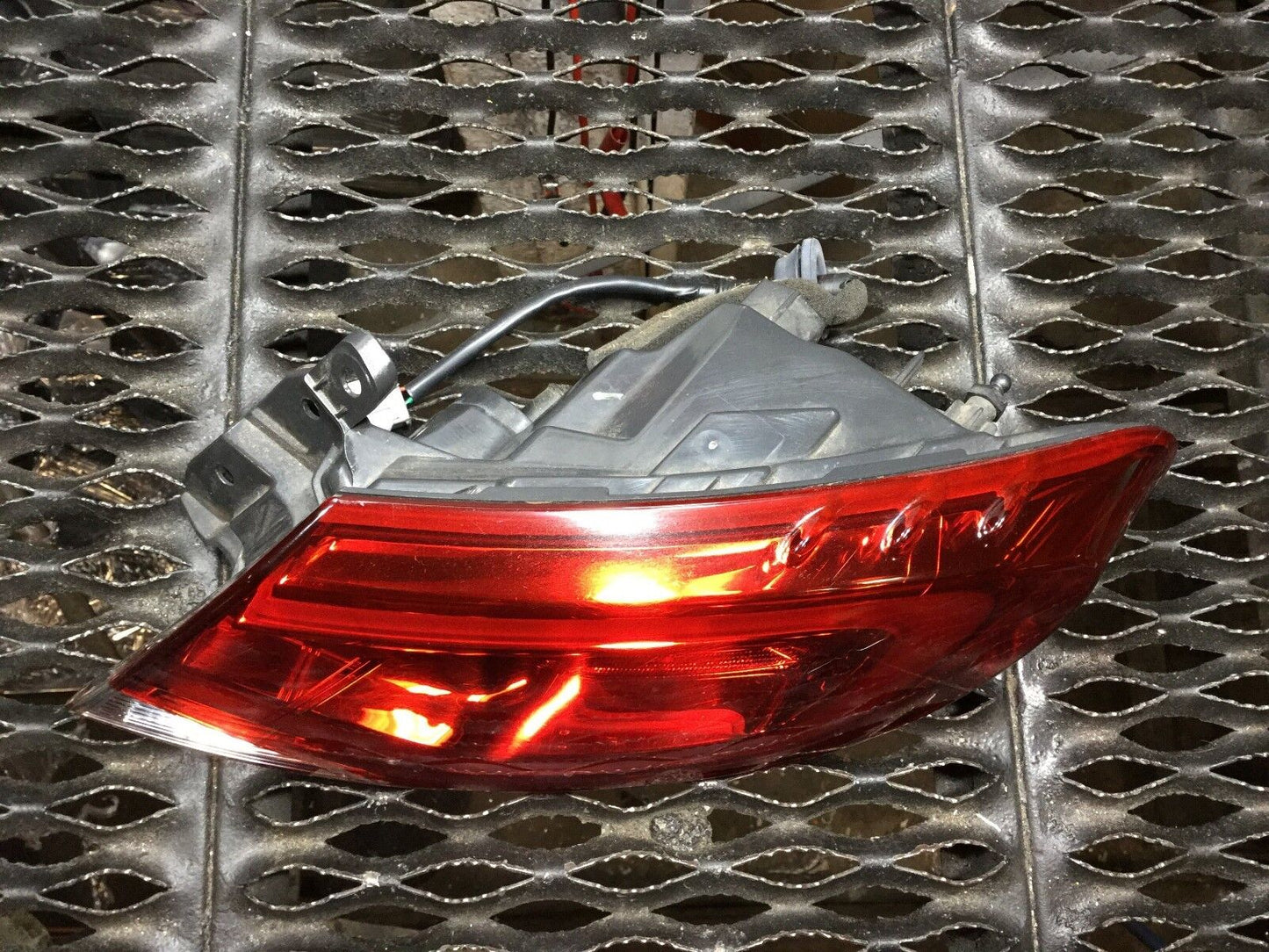 15 16 17 Chrysler 200 Outer Tail Light Right Passenger Side OEM