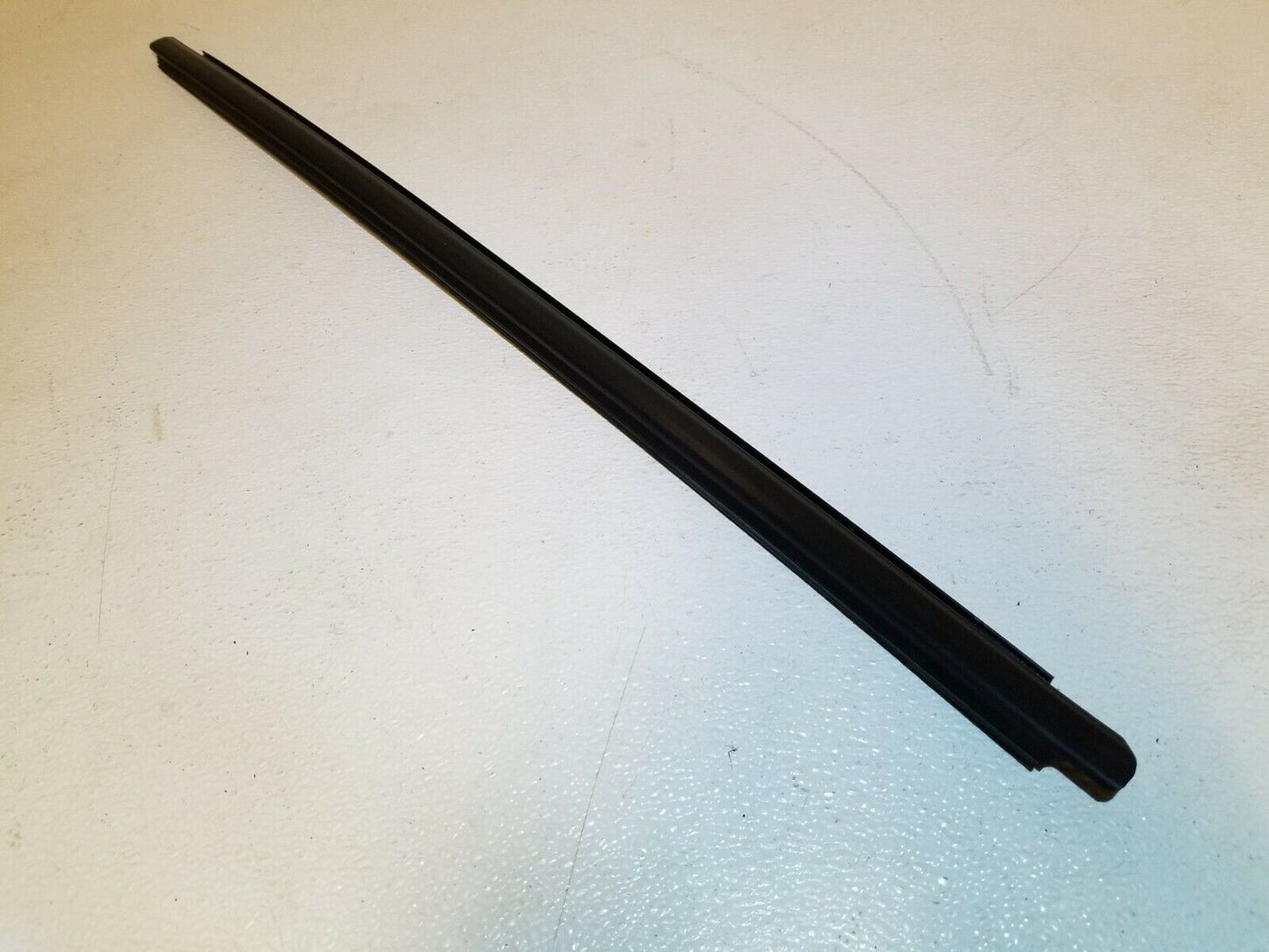 12 13 14 15 16 Jeep Patriot Front Right Pass Door Window Belt Seal Molding OEM