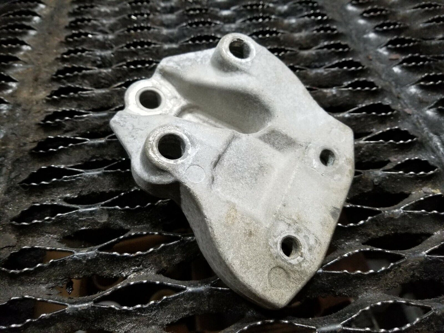11 12 13 14 Chrysler 200s Convertible Engine Mount Bracket Pass Side OEM