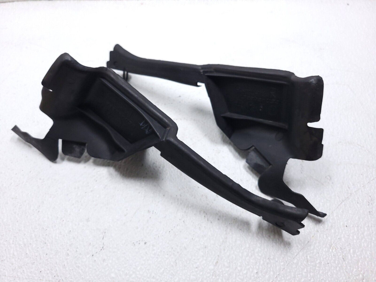 06 07 08 09 10 11 Mercedes Ml500 Front  Radiator Baffle Cover Panel Pair OEM