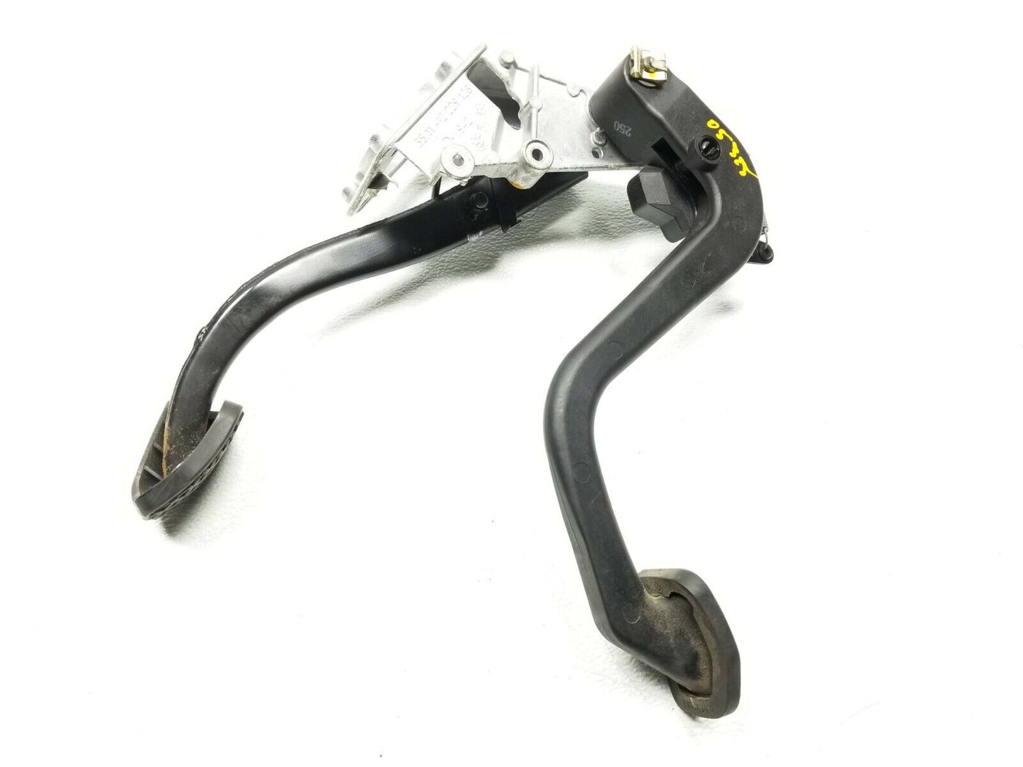 01 02 03 04 05 BMW E46 325xi Manual Tramsmission Clutch Pedal W/ Brake Pedal OEM