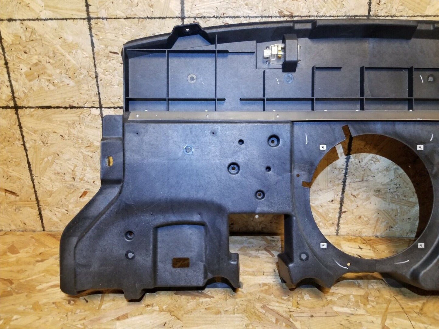 06 07 08 09 10 11 Cadillac DTS Rear Decklid Parcel Shelf Frame Bracket OEM