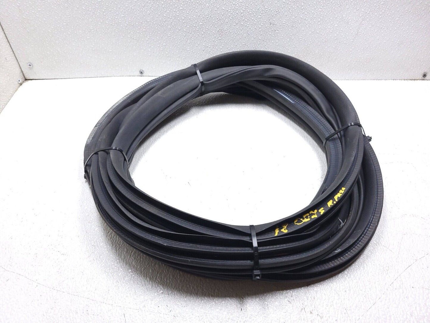 18 19 20 21 22 Honda Odyssey Door Weatherstrip Seal Rear Rigth Pass Side OEM