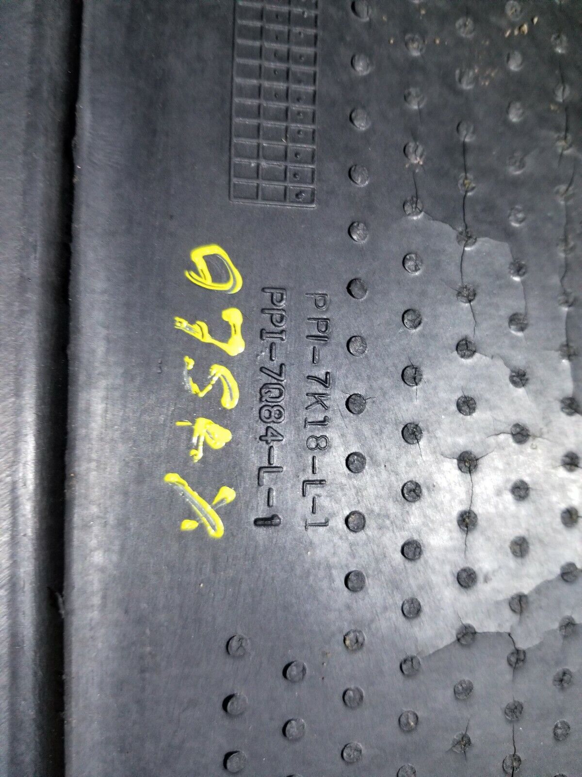 07 08 09 Cadillac SRX Floor Mat Carpet Rear Left & Right ( Pair ) OEM