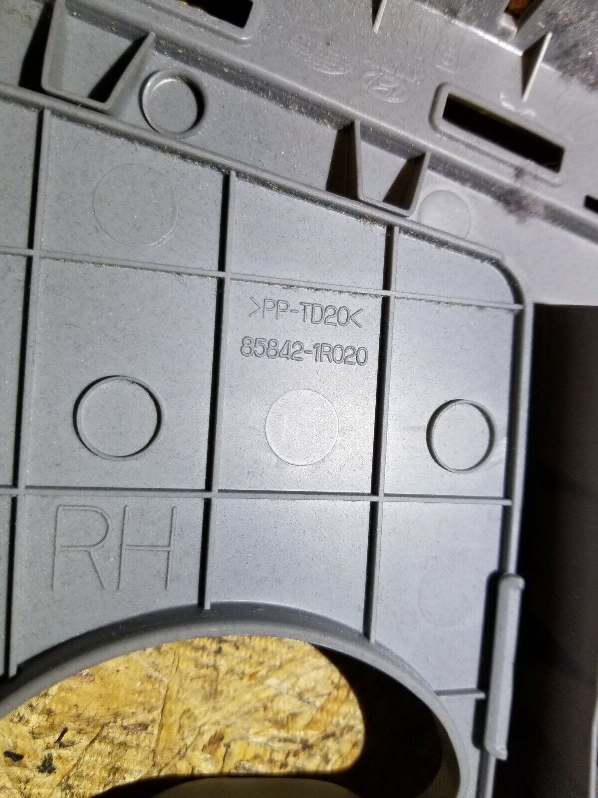 12 13 14 15 16 Hyundai Accent Hatch Pass Side Center Upper B Pillar Trim OEM