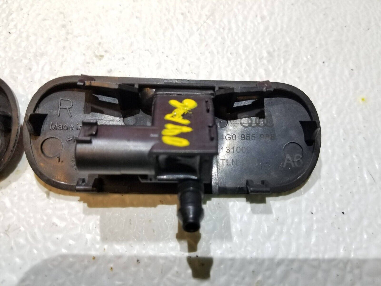 12 13 14 15 Audi A6 Windshield Wiper Washer Sprayer Jet Nozzle 2pcs OEM