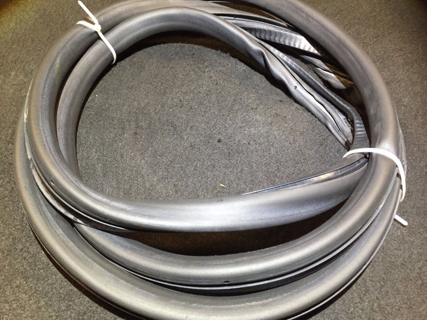 05 06 07 08 Audi A6 C6 Sedan Rear Left Driver Side Door Weatherstrip Seal OEM