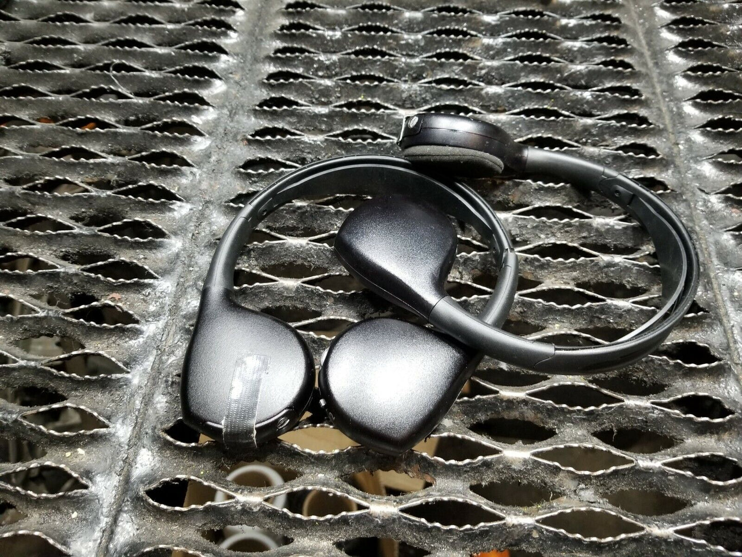13 14 15 GMC Acadia Headphones (pair) OEM