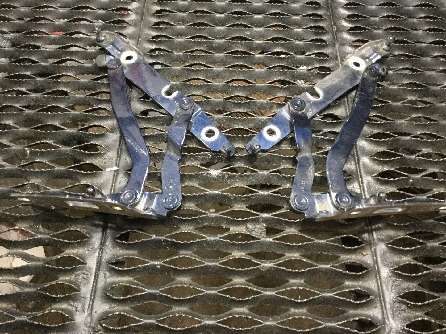 05 06 07 08 Audi A4 Trunk Lid Hinge Left & Right 2pcs OEM