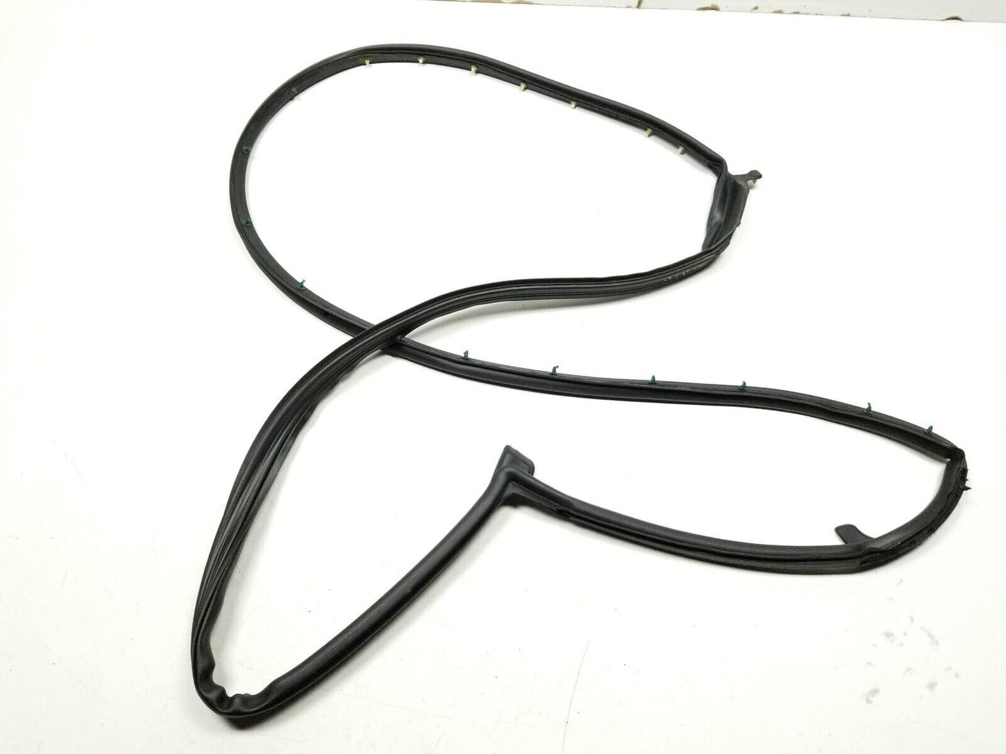 2013 - 2018 Cadillac Ats Front Door Weatherstrip Seal Passenger Side Right OEM