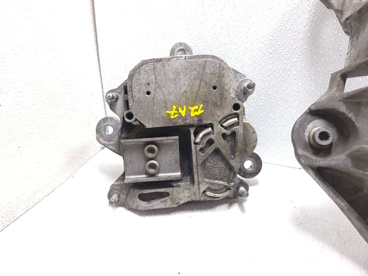12 13 14 15 16 17 Audi A7 Automatic Transmission Crossmember Mount Bracket OEM