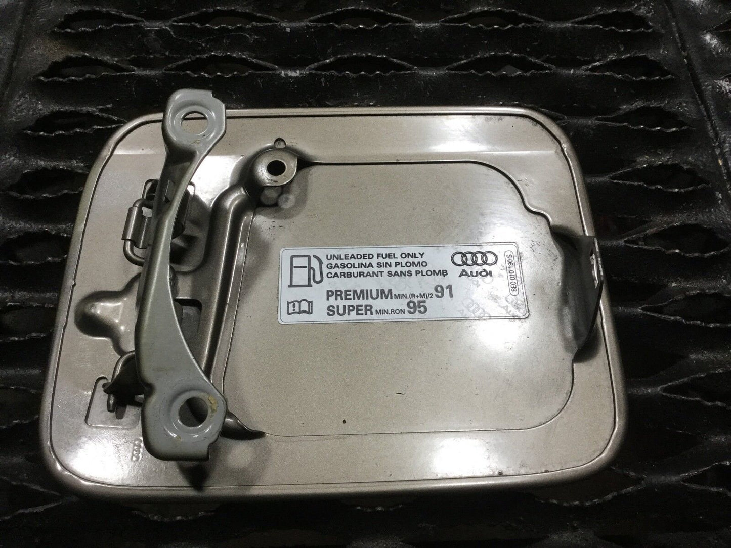 04 05 06 07 08 Audi A4 Fuel Gas Tank Filler Lid 8e0010190s OEM