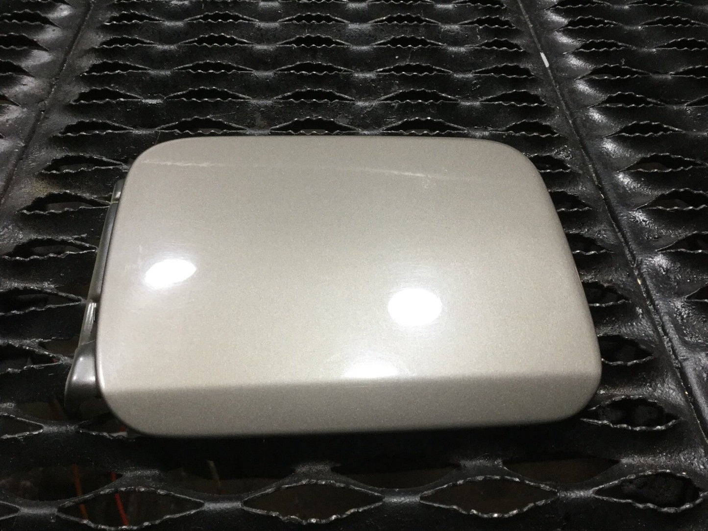 04 05 06 07 08 Audi A4 Fuel Gas Tank Filler Lid 8e0010190s OEM