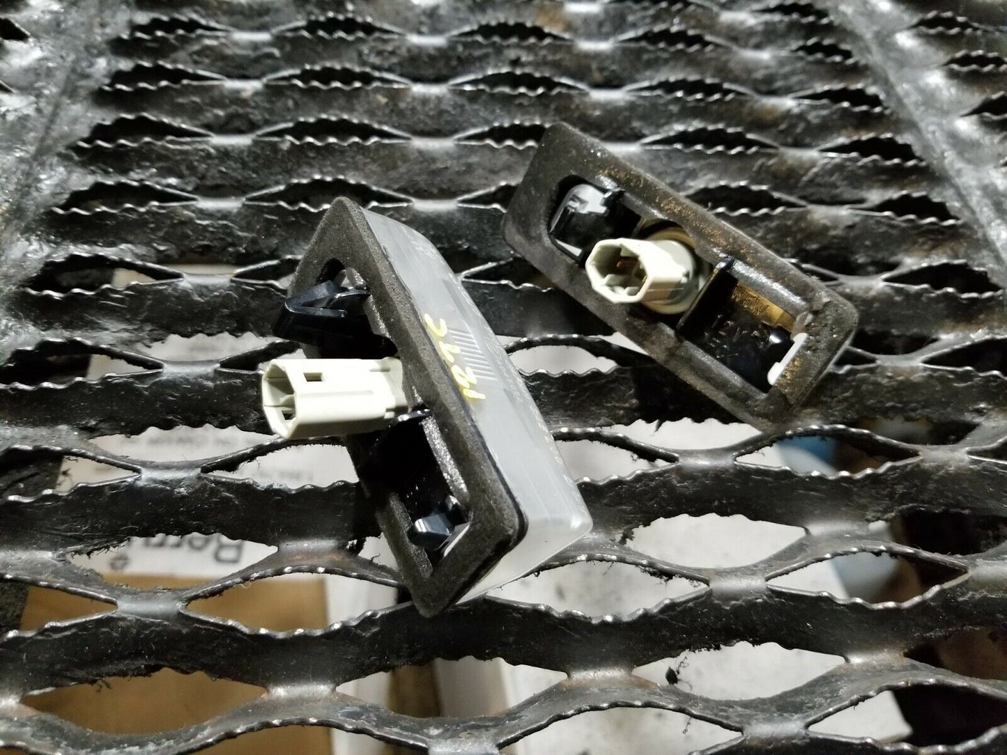 11 12 13 14 15 16 Scion Tc Rear License Plate Light Lamp Pair OEM