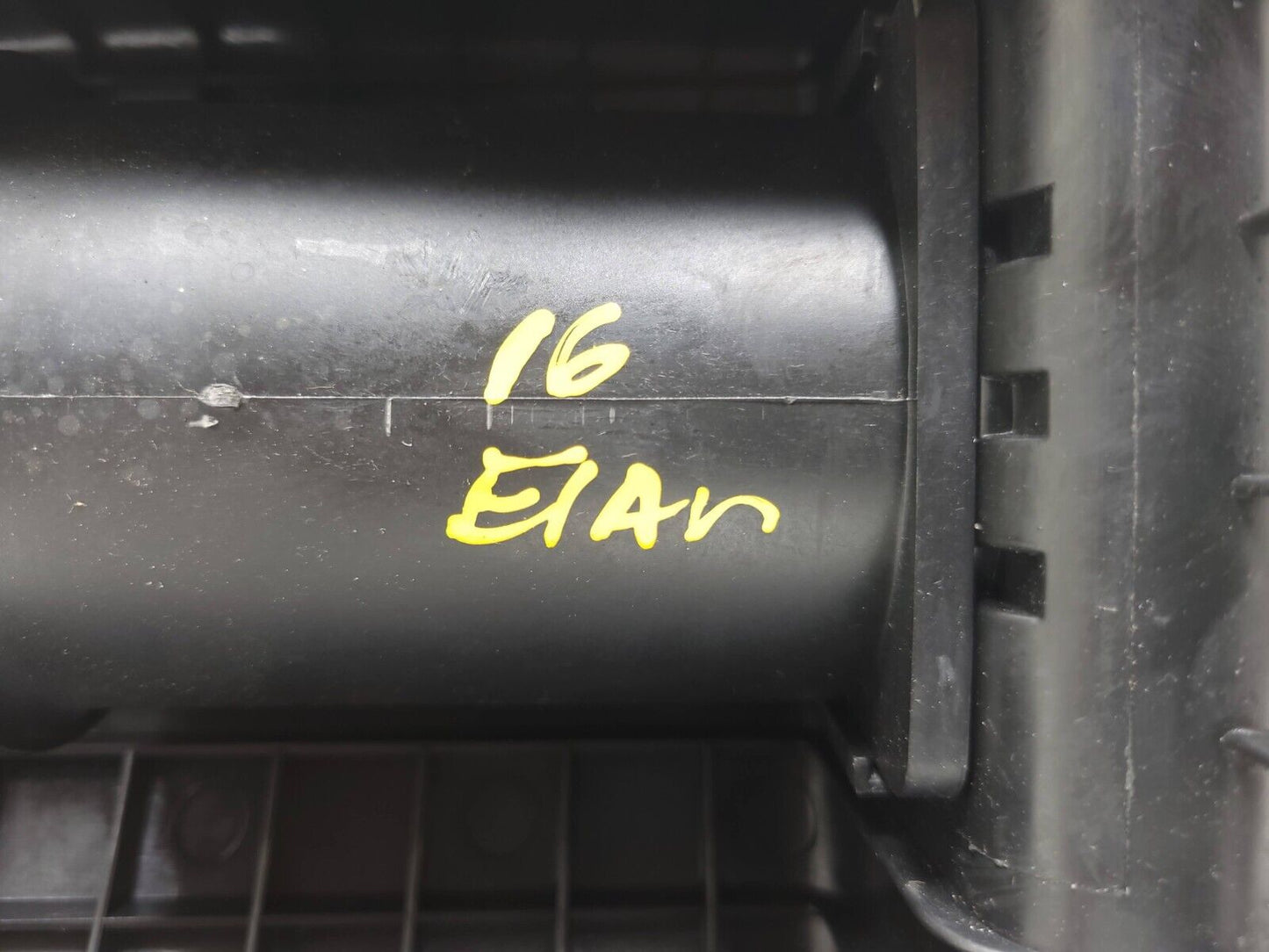 14 15 16 Hyundai Elantra Air Filter Cleaner Housing 1.8l OEM Sdn