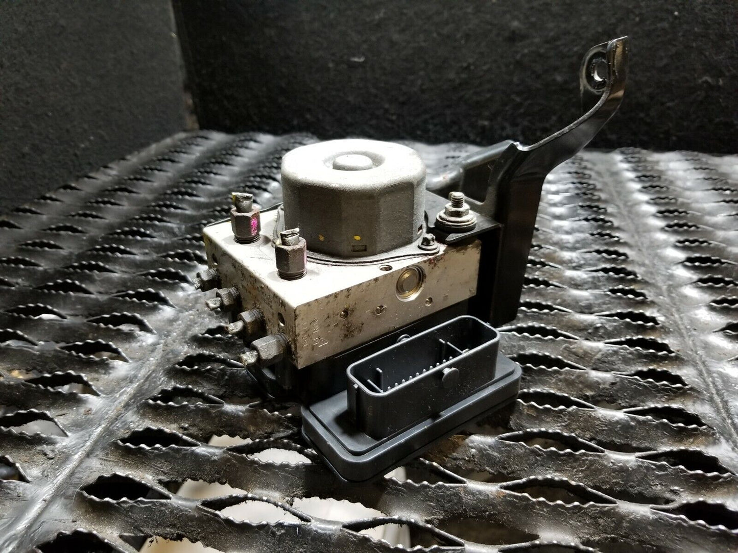 13 14 15 16 Nissan Versa ABS Anti Lock Brake Pump OEM 95k