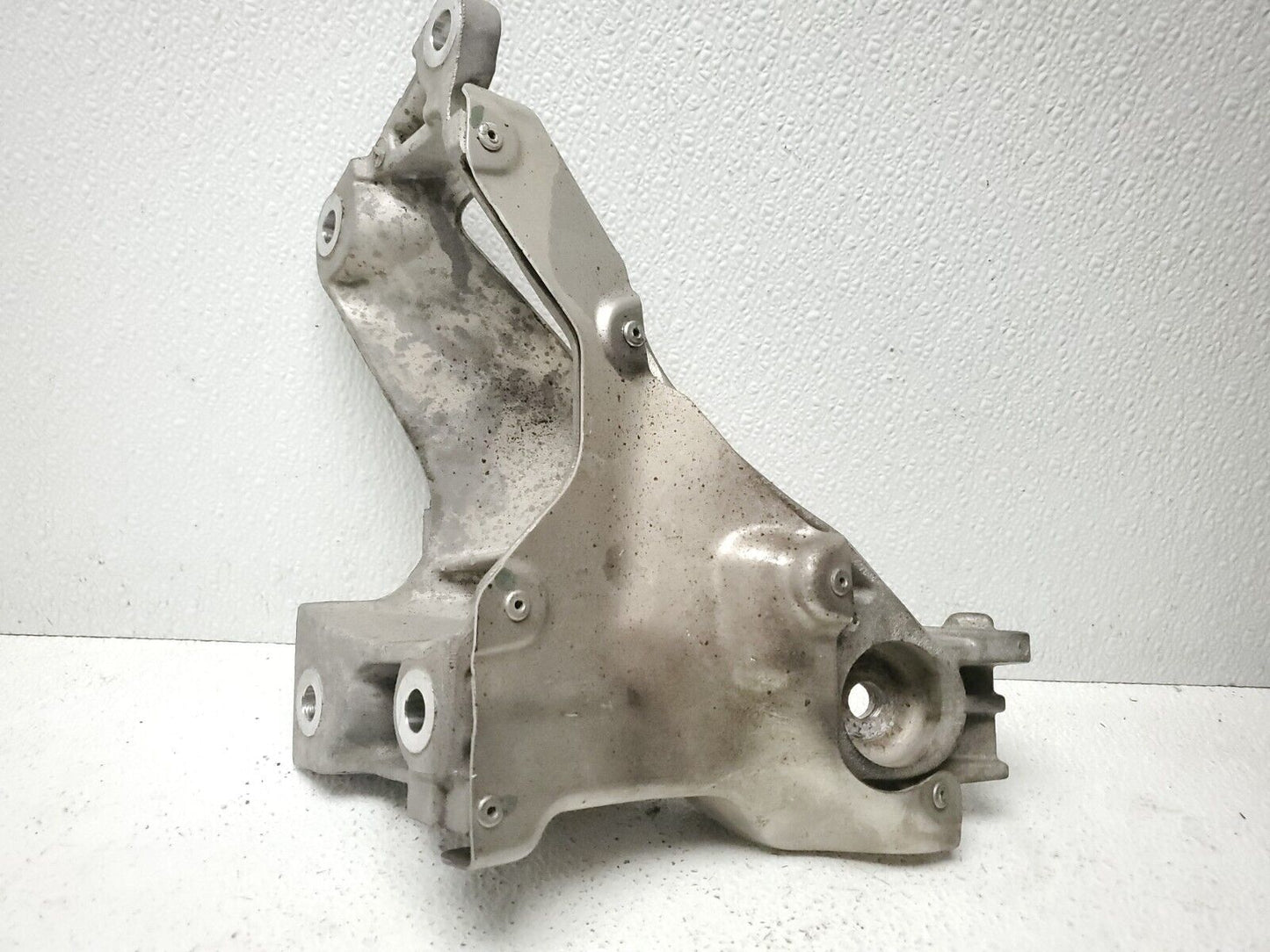 07 08 09 10 11 12 13 BMW X6 Engine Mount Bracket Right Pass Side OEM
