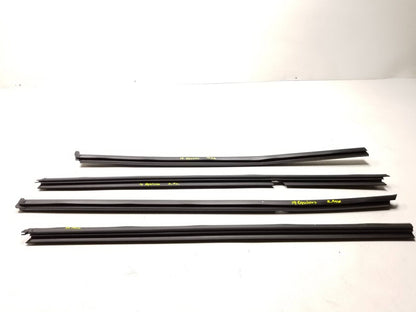 18 19 20 21 Chevrolet Equinox Door Window Weatherstrip Slot Seal 4pcs OEM