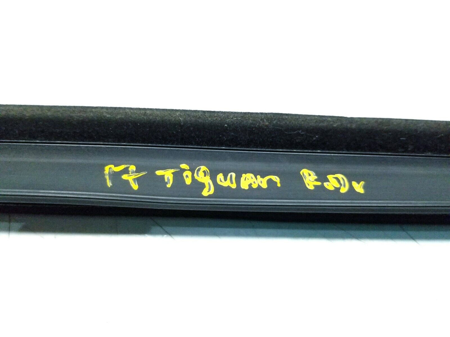 12 13 14 15 16 17 VW Tiguan Rear Left Driver Door Window Belt Seal Molding OEM