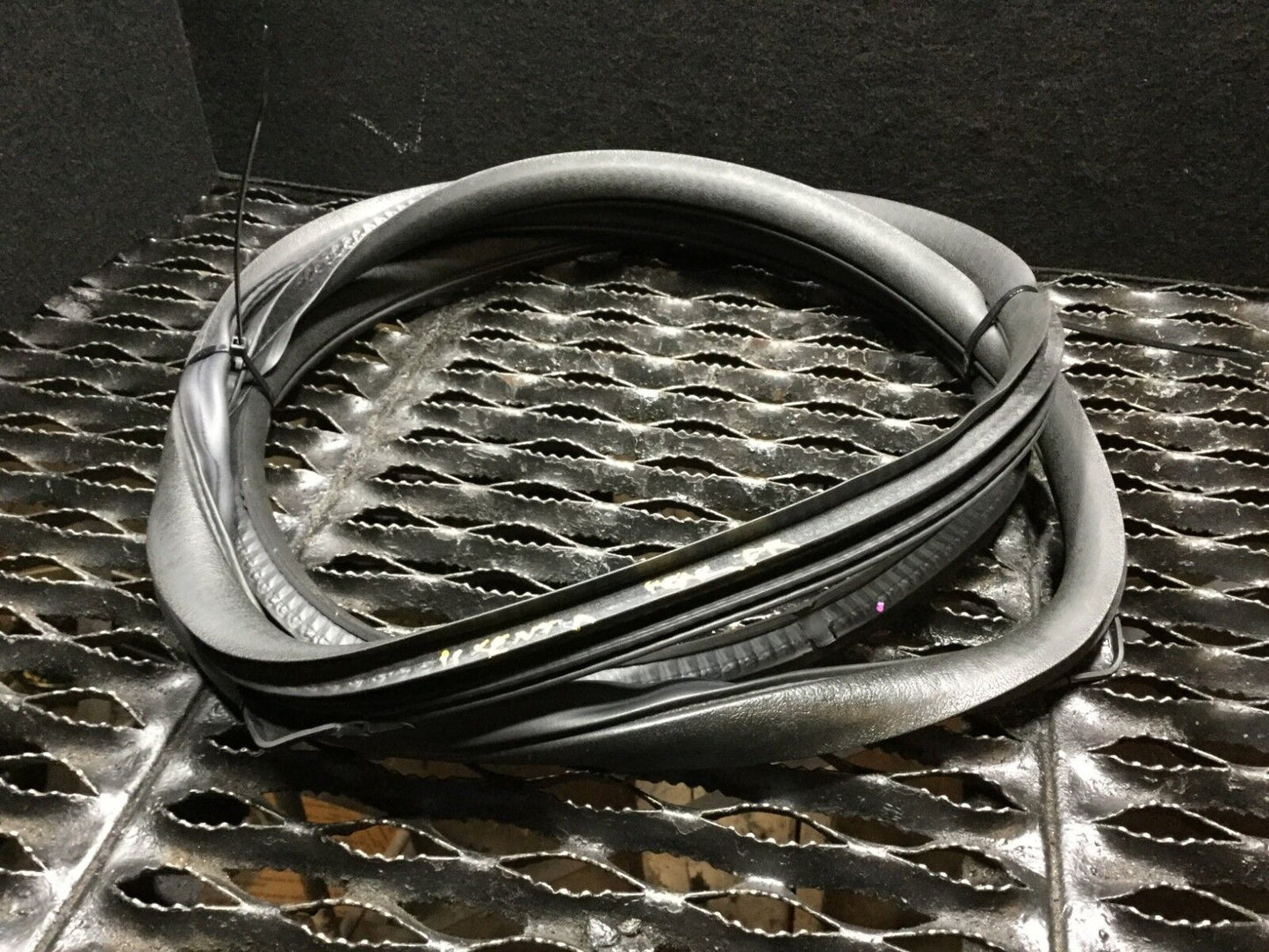 07 08 09 10 11 12 Nissan Sentra Rear Left Dr Side Door Weather Strip Seal OEM D8