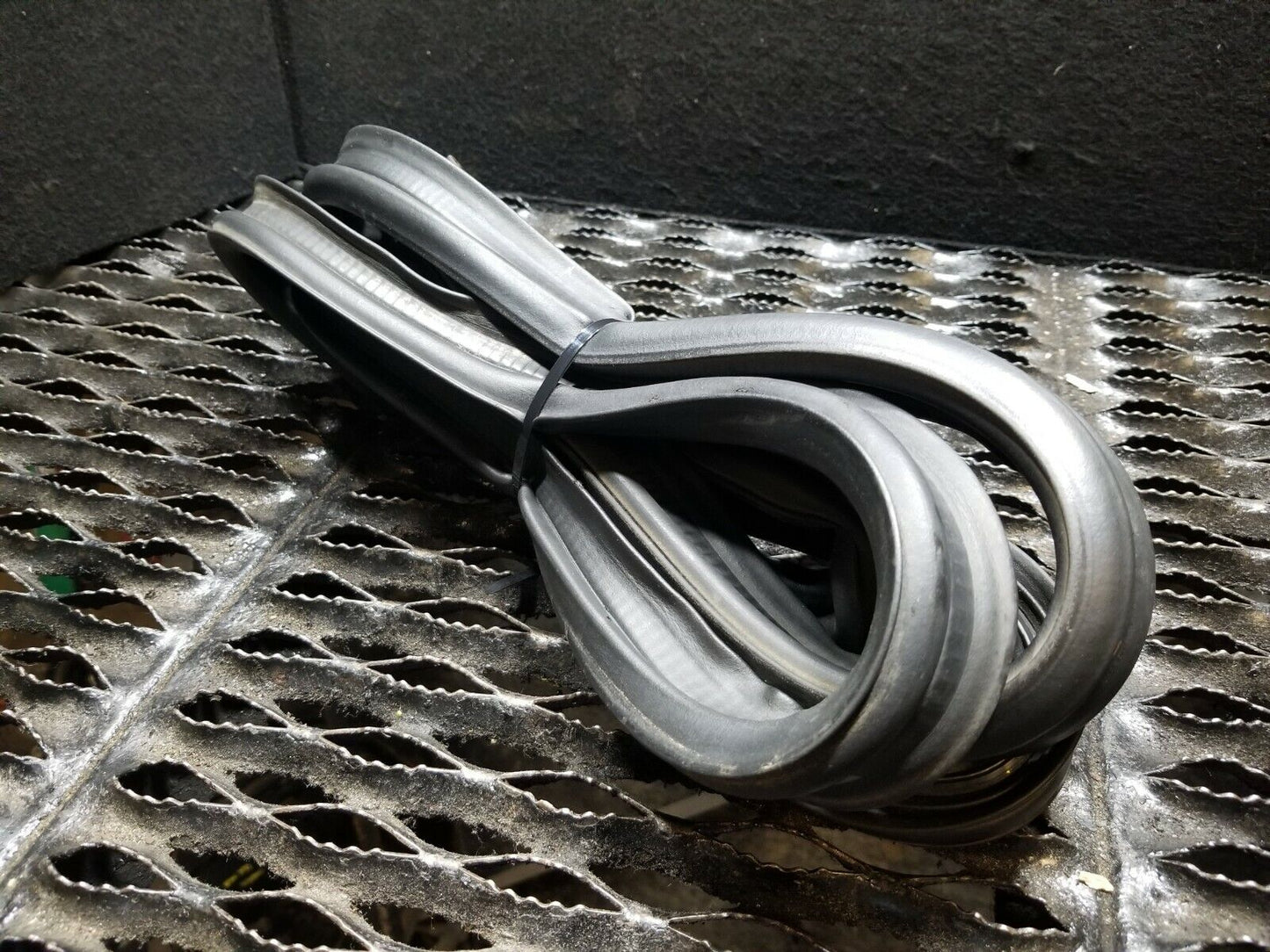 05 06 07 08 09 Ford Mustang Convertible Trunk Weather Strip Seal OEM 44k