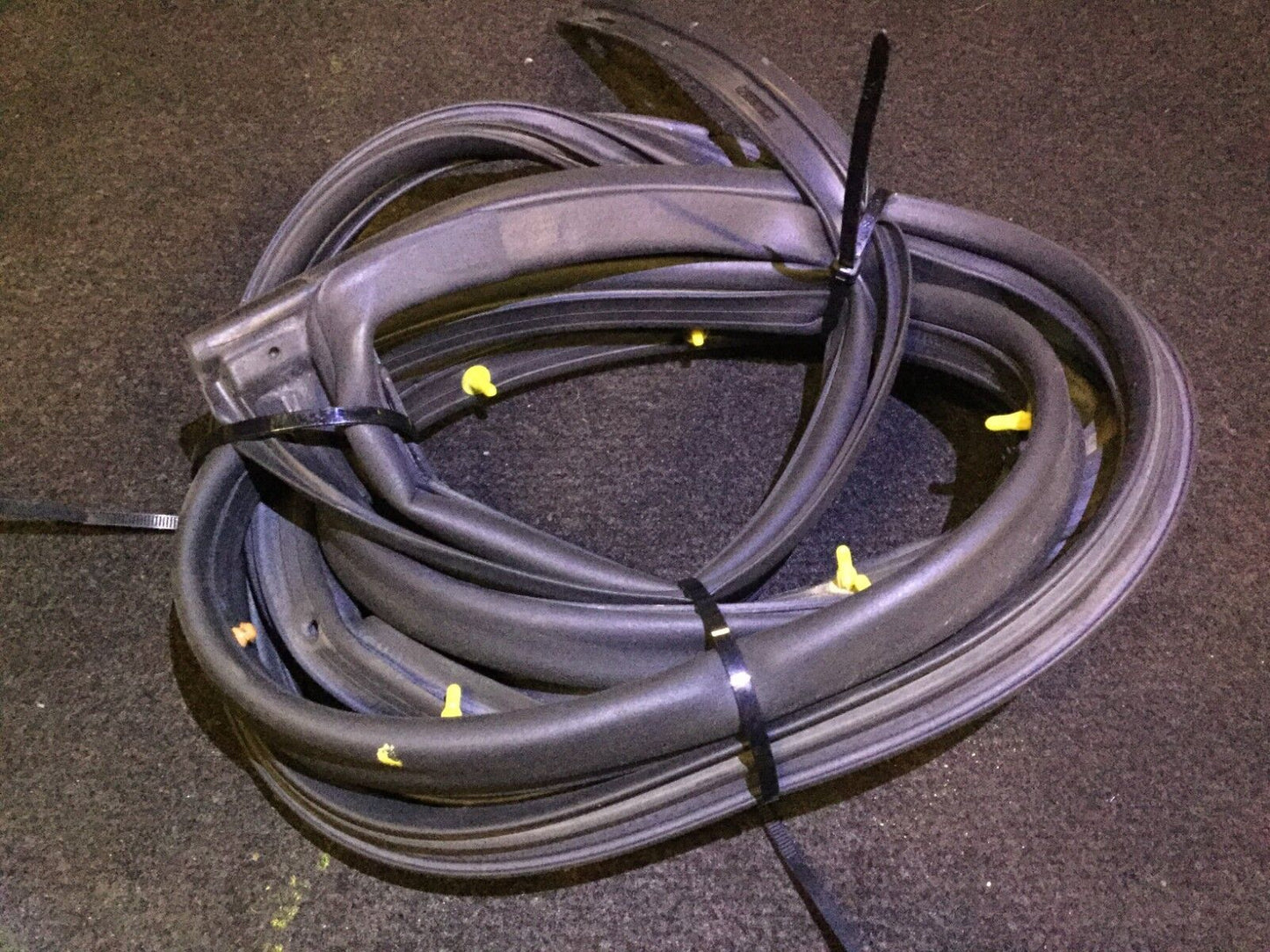 06 07 08 09 10 Hyundai Sonata Rear Right Door Outer Weatherstrip Seal OEM D12