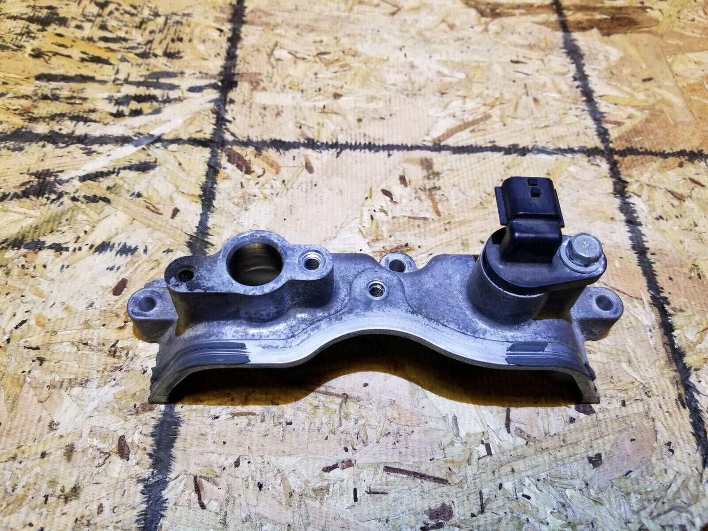 15 16 17 Nissan Rogue 2.5l Engine Camshaft Bracket W/ Sensor OEM 33k