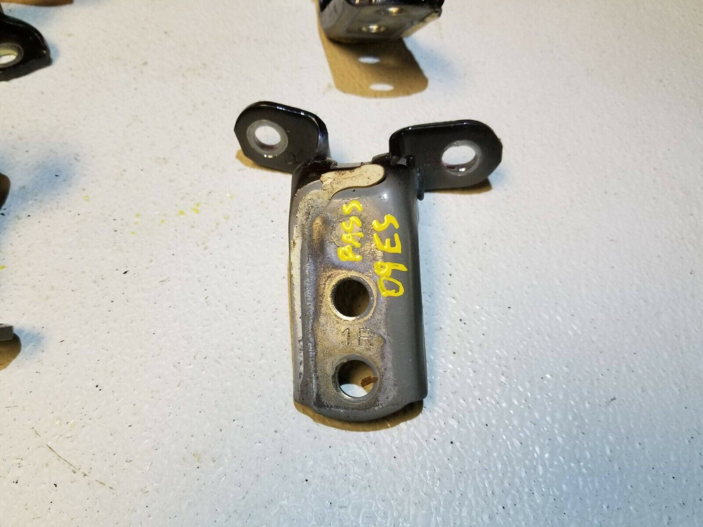07 08 09 Lexus ES350 Right Passenger Side Door Hinge OEM