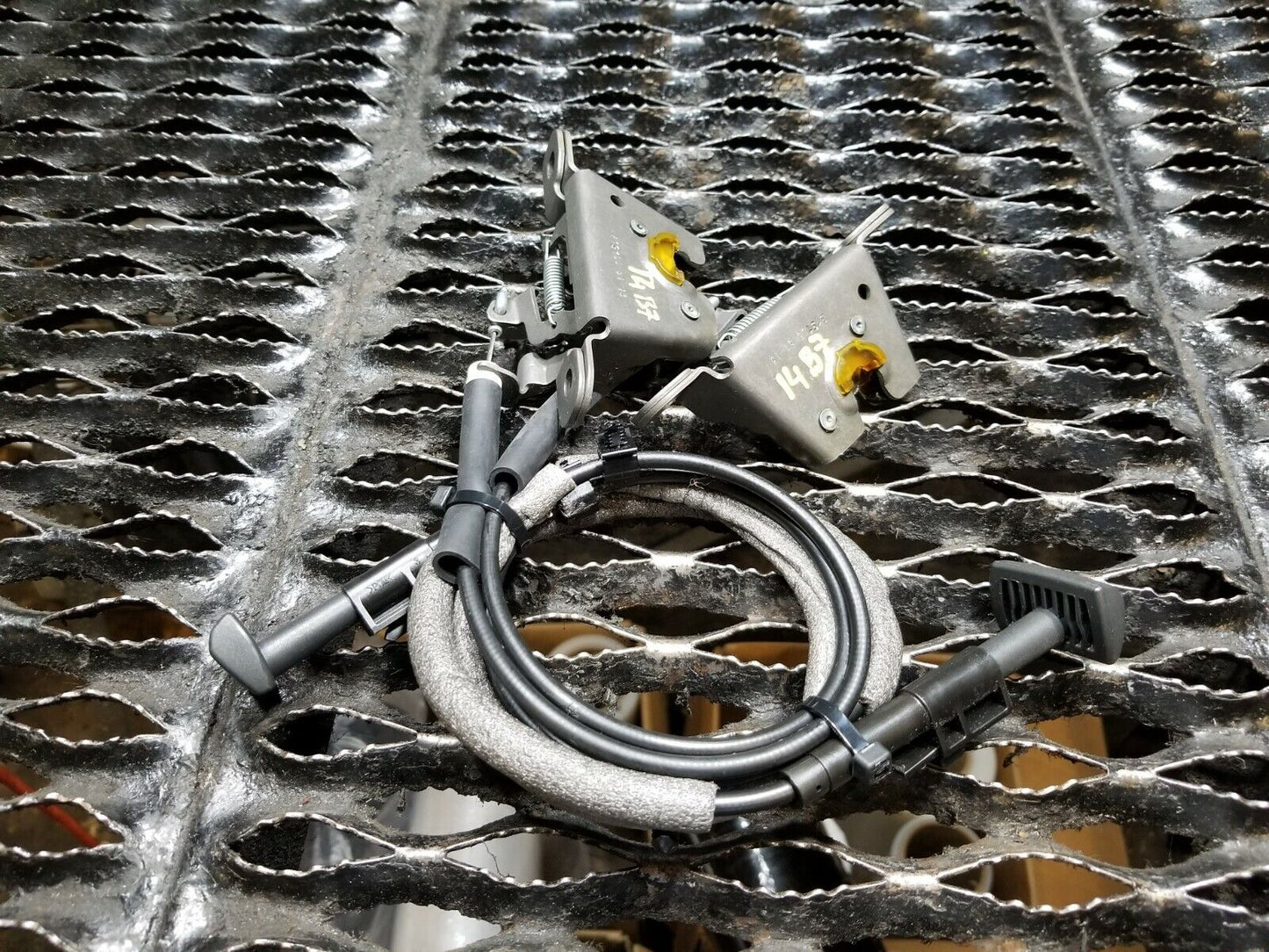 10 11 12 13 14 VW Passat Rear Seat Release Cable/ Handle OEM 41k