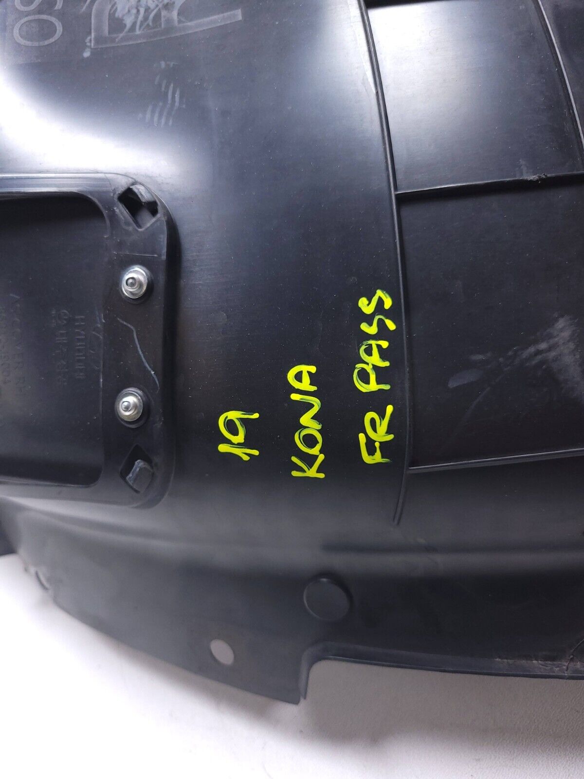 18-21 Hyundai Kona  Front Fender Liner Splash Guard Passenger Side  Right  OEM