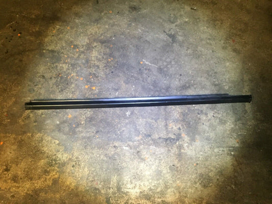 99 00 01 02 03 Mercedes W163 Front Driver Side Door Window Glass Molding OEM D34
