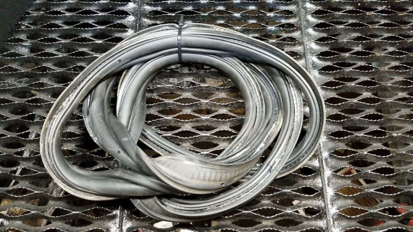 15 16 17 18 Ford Focus Sdn Trunk Weatherstrip Seal OEM 14k Miles