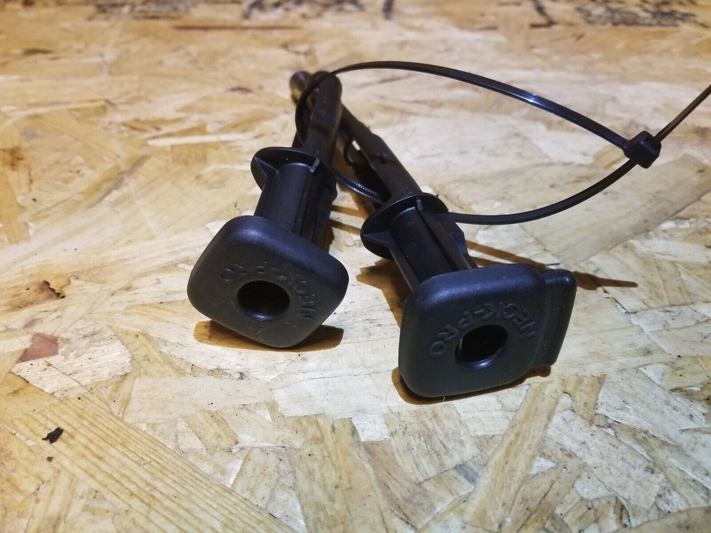 07 08 09 10 Mercedes-benz R350 Front Passenger Seat Headrest Guid Sleeve OEM