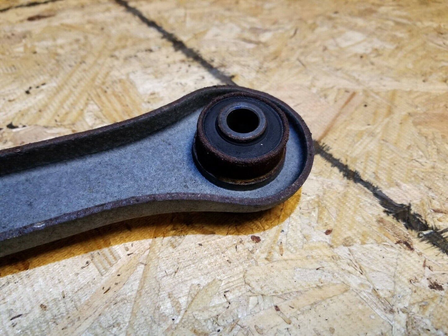 06 07 08 09 10 11 Lincoln Town Car Rear Right Pass Side Control Arm OEM 65k