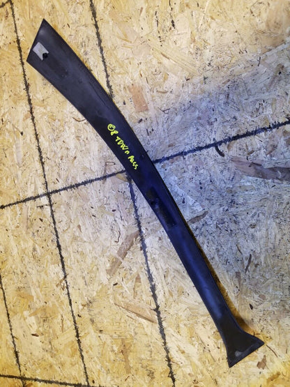 07 08 09 10 11 Lincoln Town Car Right Pass Side B Pillar Post Trim Molding OEM