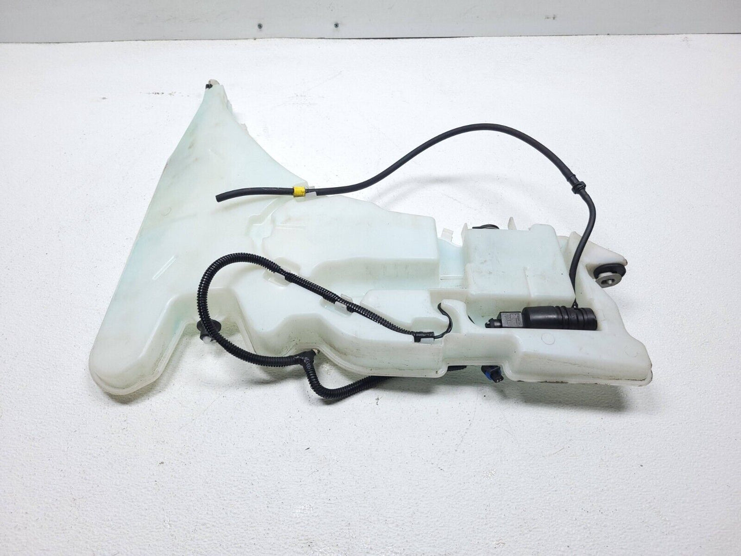 2013 - 2018 Cadillac Ats Windshield Washer Fluid Reservoir Tank 23274517 Oem✅
