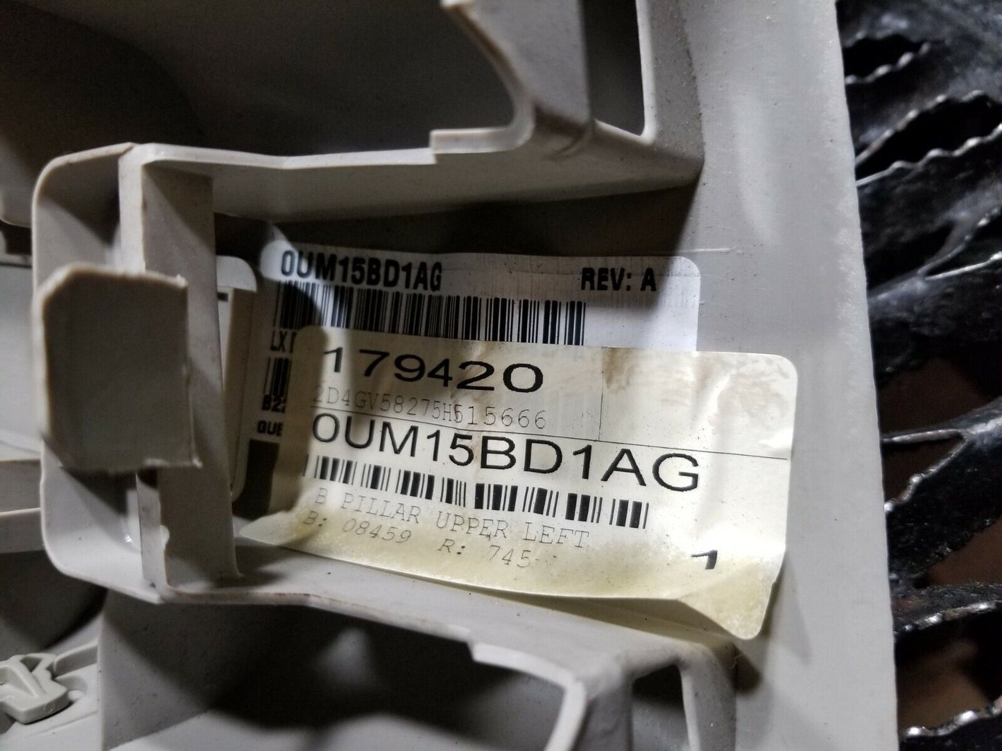 05 06 07 Dodge Magnum Left Driver Side B Pillar Upper Trim Cover OEM