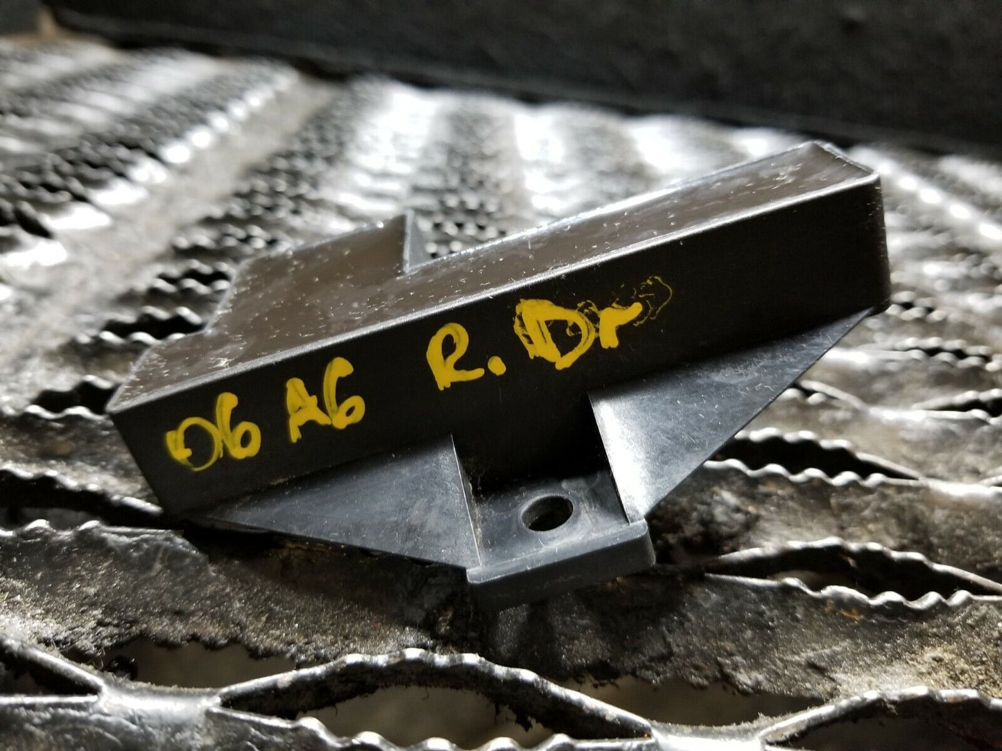 05 06 07 08 Audi A6 C6 Sedan Rear Left Driver Door Keyless Entry Antenna OEM