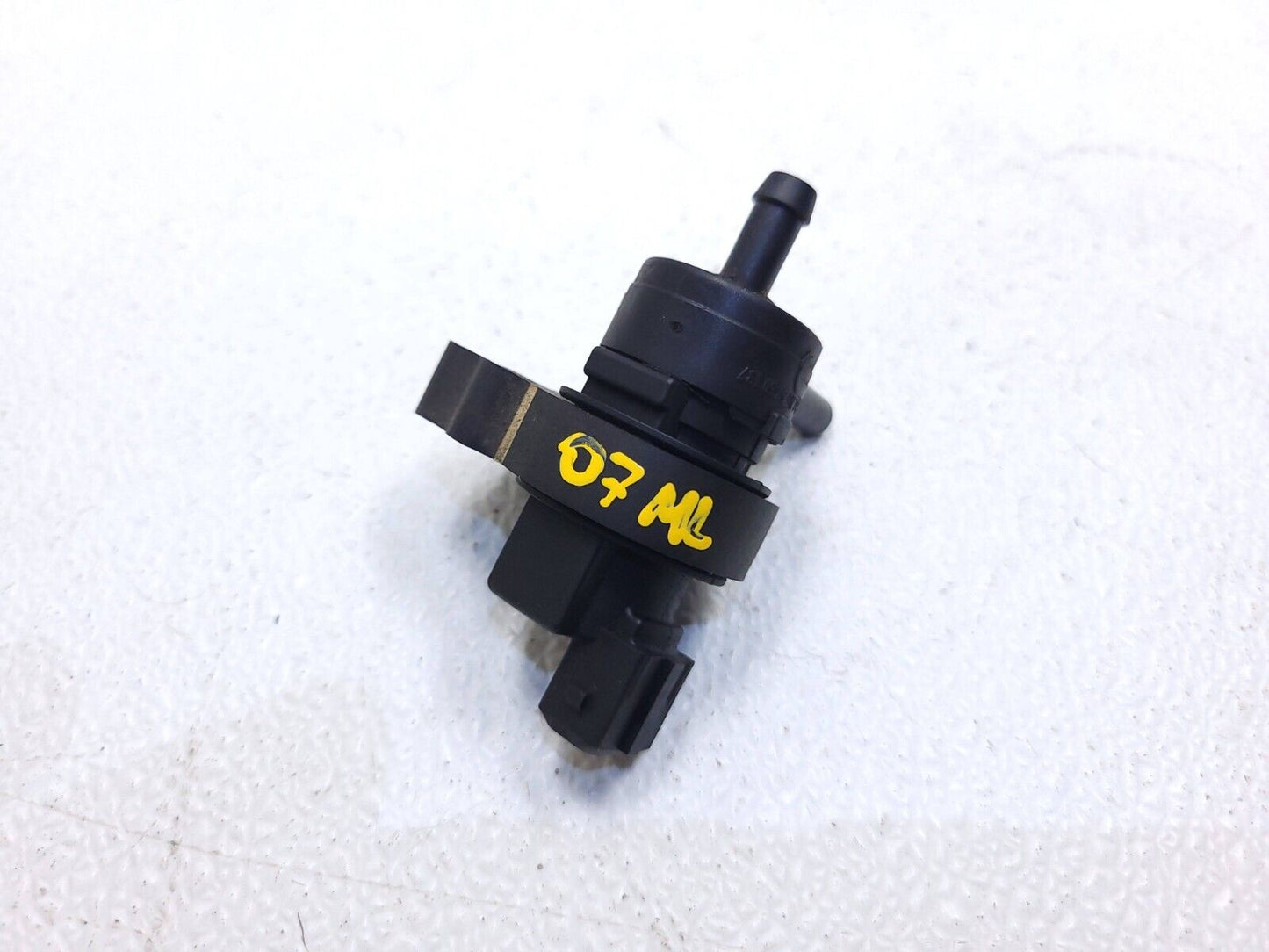 06 07 08 09 10 11 Mercedes Ml500 Purge Solenoid Vacuum Switch Valve OEM
