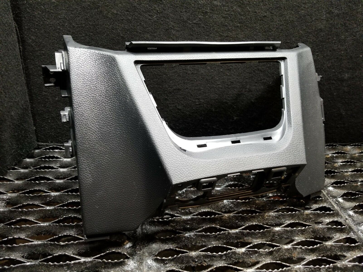 15 16 17 Hyundai Elantra Gt Center Lower Dash Trim Bezel OEM 35k Miles