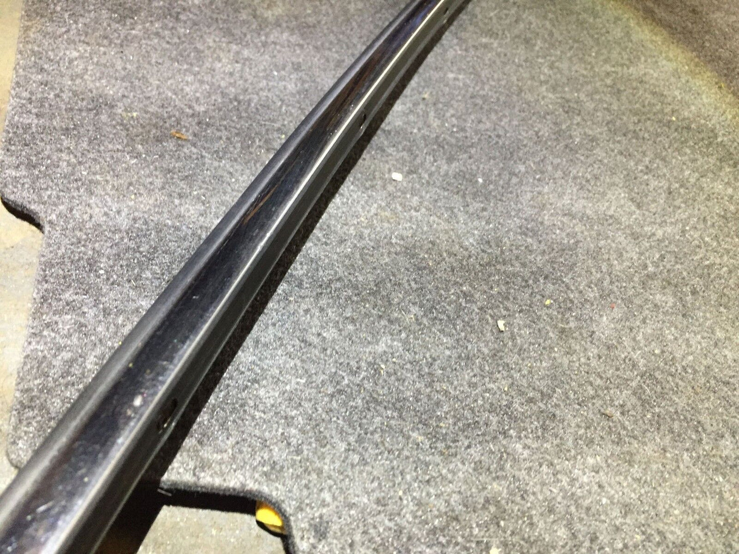 04 -11 Lincoln Town Car Front Left Door Exterior Frame Trim Bezel OEM