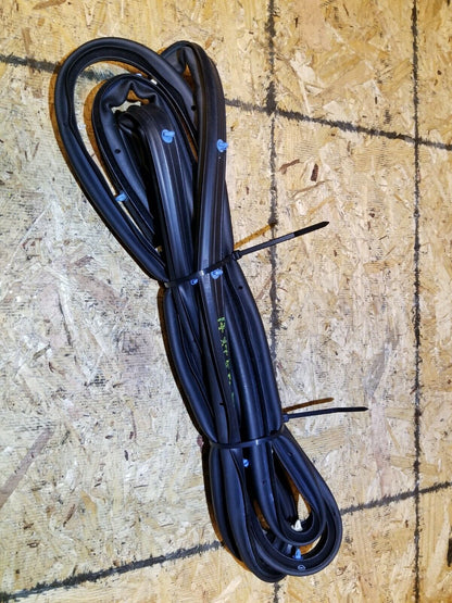 17 18 19 20 Cadillac Xt5 Front Right Passenger Side Weather Strip Seal OEM 34k