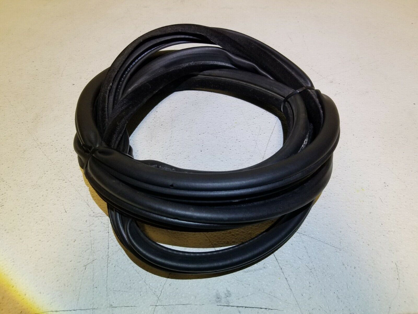 06 07 08 09 Range Rover Sport Rear Right Pass Side Door Weatherstrip Seal OEM
