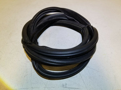 06 07 08 09 Range Rover Sport Rear Right Pass Side Door Weatherstrip Seal OEM