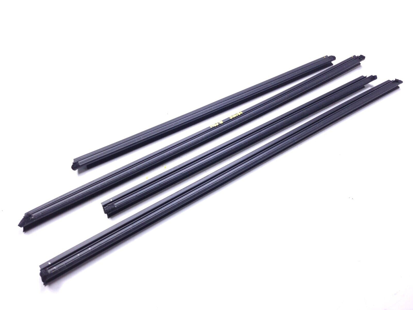 20 21 22 Hyundai Venue Door Window Weatherstrip Belt Seal 4pcs OEM