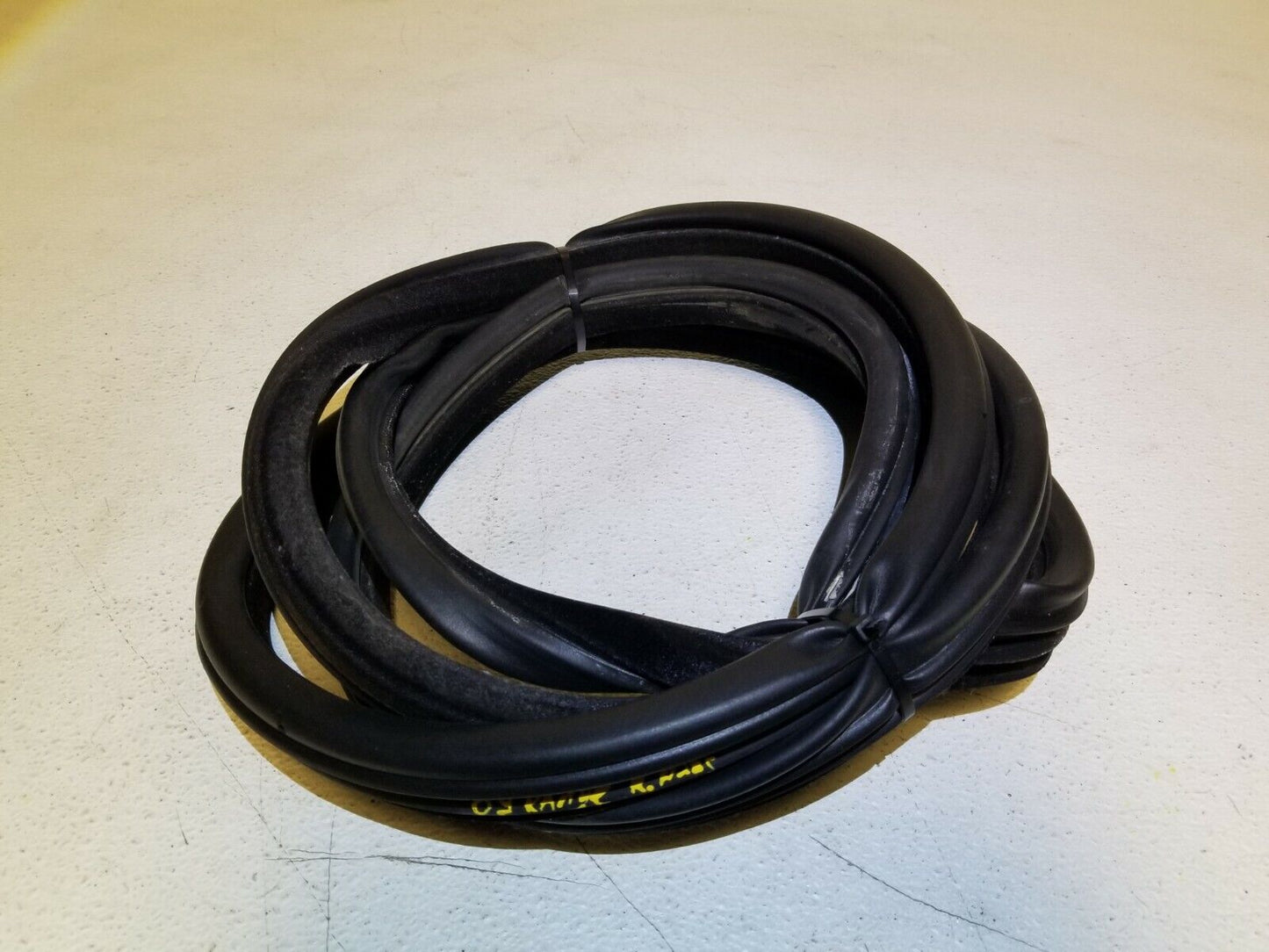 06 07 08 09 Range Rover Sport Rear Right Pass Side Door Weatherstrip Seal OEM