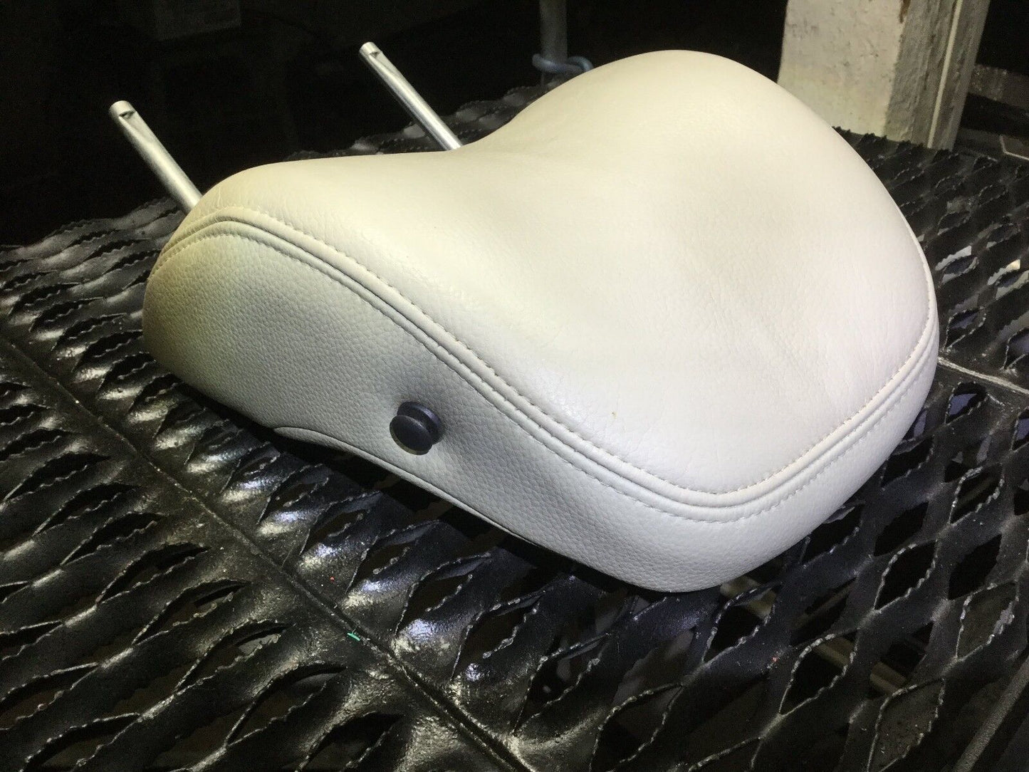 01 02 03 04 05 06 07 08 09 Volvo S60 Front Right Passenger Seat Headrest OEM