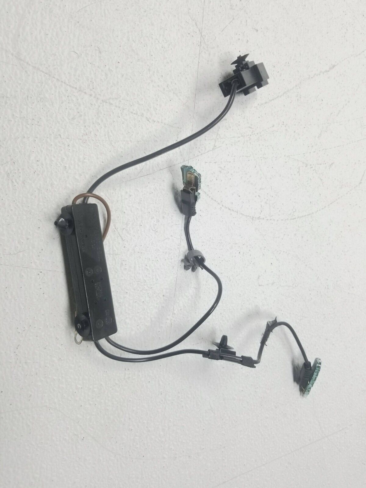 2011 - 2015 Mercedes E350 W212 Radio Stereo Amp AM FM Antenna Noise Filter OEM